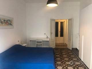 Ampia stanza con balcone in trilocale 100 mq