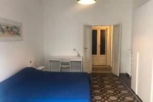 Ampia stanza con balcone in trilocale 100 mq