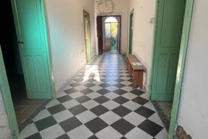 Casa indipendente con ampio cortile