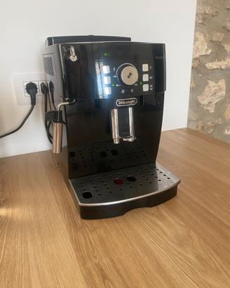 Macchina  caffè Delonghi automatica a chicci