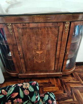 Credenza antica