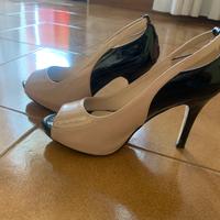 Décolleté bicolor in vernice