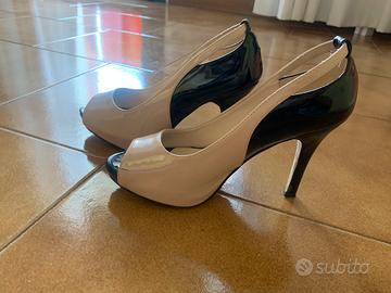 Décolleté bicolor in vernice