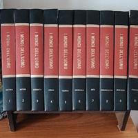 Libri vintage che racchiudono diverse materie