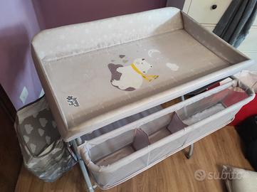 Fasciatoio pieghevole in metallo con portaoggetti