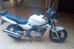 moto Kawasaki 