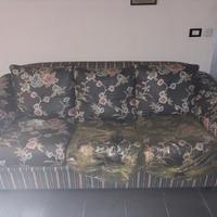 coppia divani tre e due posti a fiori