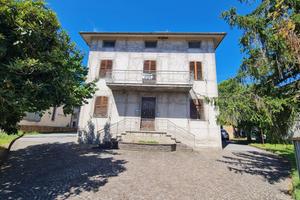 Casa singola con corte in zona Angeli di Rosora