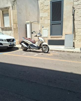 Beverly 300 ie