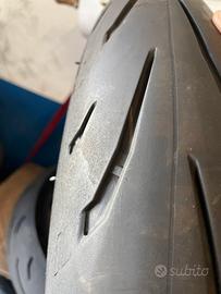 Gomme moto