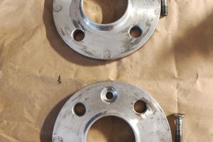 Smart 453 o Renault Twingo Distanziali+Bulloni 