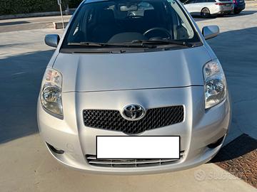 YARIS 1.O BENZINA DEL 2010 CON 115000KM