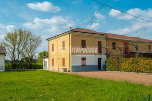 SOLUZIONE CON AMPIO GIARDINO E MAGAZZINO