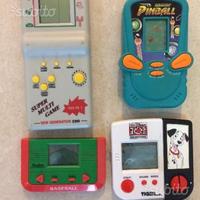 4 videogiochi portatili vintage