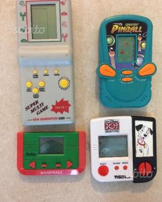 4 videogiochi portatili vintage