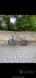 bici Bmx assemblata