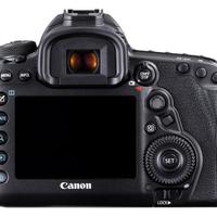 Canon 5D Mark IV con scatola