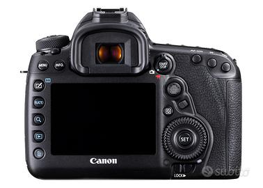 Canon 5D Mark IV con scatola