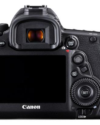 Canon 5D Mark IV con scatola