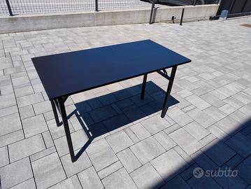 Tavolo con gambe pieghevoli