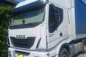 Trattore stradale iveco
