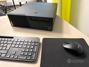 Pc fisso Lenovo con tastiera e mouse