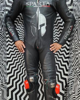 Noleggio TUTA pista SPARTA BLACK ADAM IN PELLE DA 