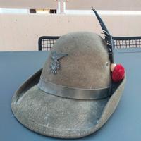 Cappello da alpino no elmetto WW2 vintage