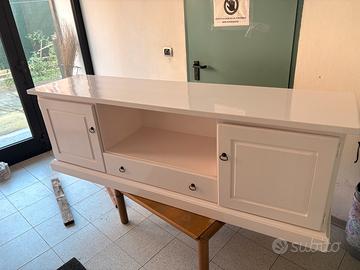 Mobile tv in legno