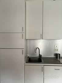 Cucina completa di ellettrodomestici