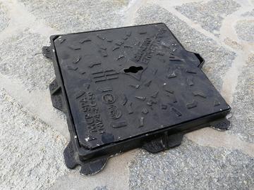 CHIUSINO IN GHISA SFEROIDALE ERMETICO C250 NUOVO. 