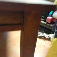 tavolino con cassetto e base in cristallo 