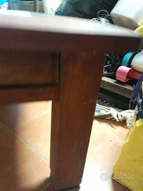 tavolino con cassetto e base in cristallo 