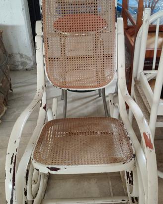 Sedia a dondolo originale Thonet