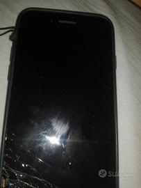 iPhone 8 con display da sostituire