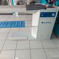 Asse da stiro professionale aspirante riscaldata