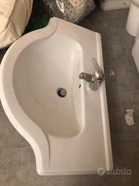 lavandino e bidet con miscelatori