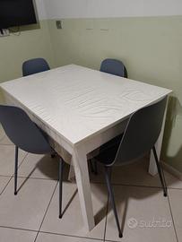 Tavolo da cucina allungabile+ 4 sedie
