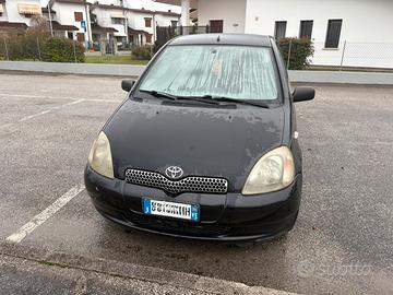 Toyota yaris 2000