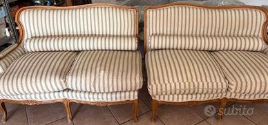 2 divanetti in stile francese con cuscini
