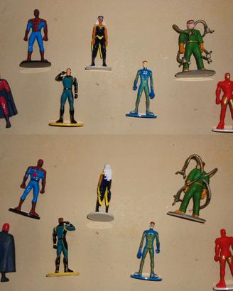 73 pz tra personaggi, spille e gadget vari Marvel