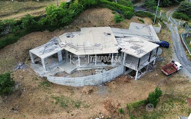PRESTIGIOSA STRUTTURA DI VILLA DA ULTIMARE