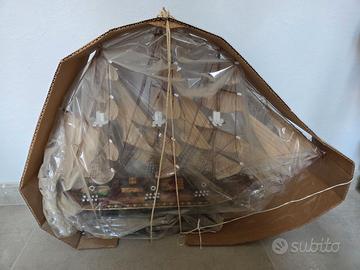Modello di nave Fragata Siglo XVIII in legno