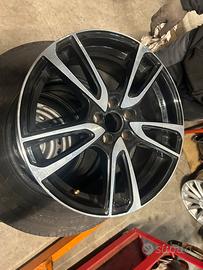 4 Cerchi in lega 17”