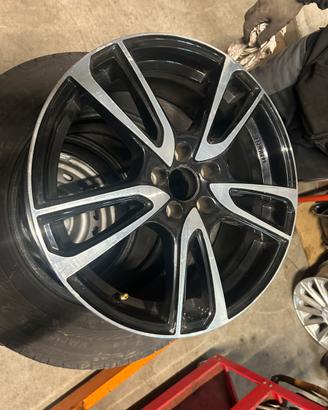 4 Cerchi in lega 17”