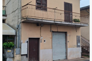 Vendita di palazzina di due piani,