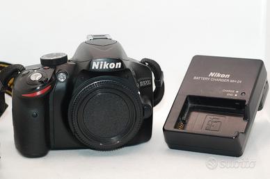 macchina fotografica reflex Nikon d3200 24mpx 
