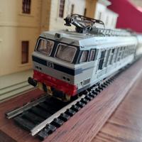 Locomotiva e633 Tigre più carrozze 