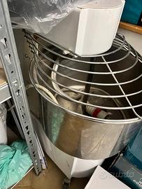 Impastatrice e affettatrice