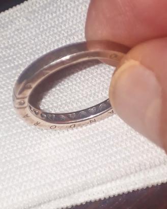anello logo e cuori pandora 